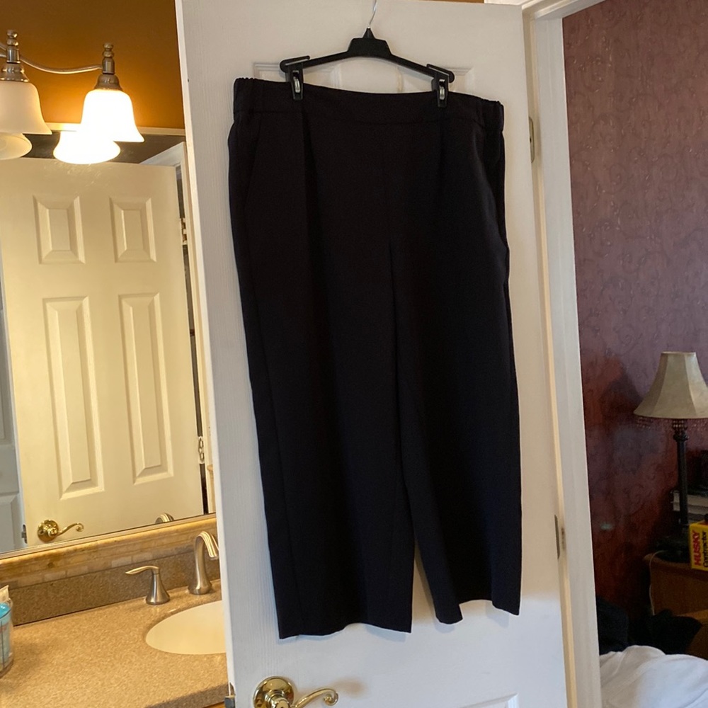 Black wide leg ankle dress pant